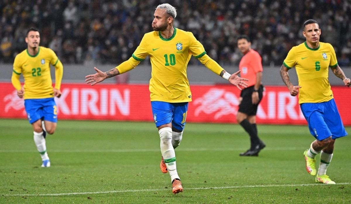 Neymar strikes from penalty spot to see off Japan